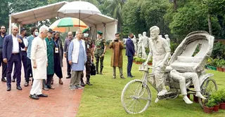 জুলাই স্মৃতি জাদুঘরের অগ্রগতি পরিদর্শন করলেন প্রধান উপদেষ্টা